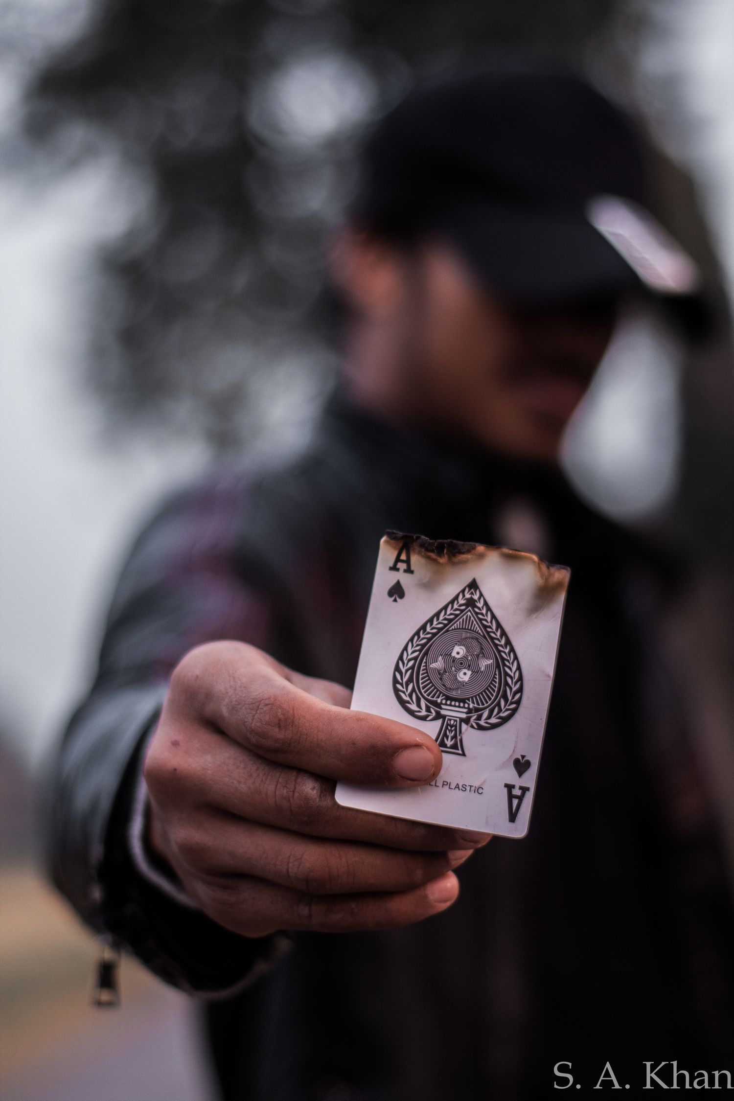 迪奥扑克牌卫衣,当高奢老钱风遇上赌场美学,这件卫衣到底在玩什么? 迪奥扑克牌卫衣,当高奢老钱风遇上赌场美学,这件卫衣到底在玩什么?